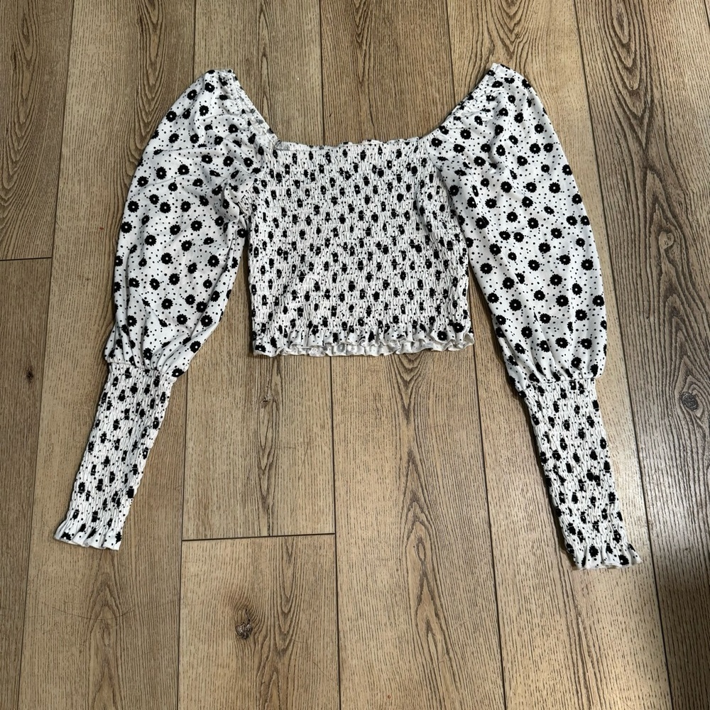 Mi Ami white polka dot flowered stretchy crop top with long sleeves, M. - Picture 2 of 9